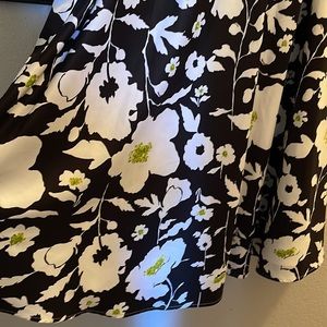 Chico’s skirt sz 2 chico's chart  is 32 inch sz S/M embroidered in beads
